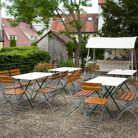 Sehr Zentrales Und Modernes In Mit Gemeinschaftsbad *