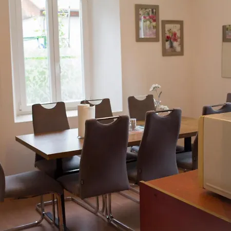 Sehr Zentrales Und Modernes In Mit Gemeinschaftsbad *