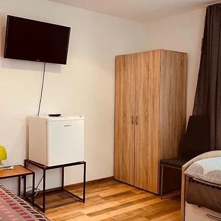 Sehr Zentrales Und Modernes In Mit Gemeinschaftsbad Homestay *